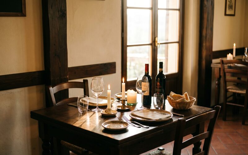 Tavolo apparecchiato ristorante italiano
